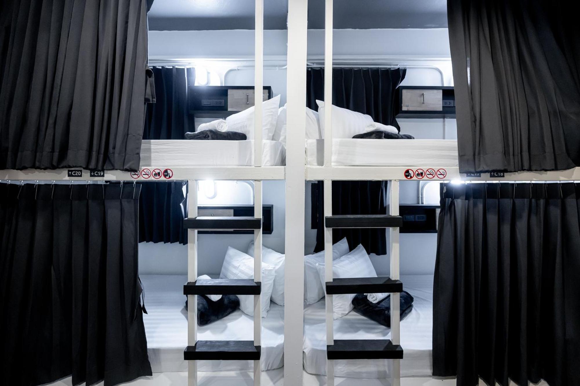 Vibes Hostel 방콕 외부 사진